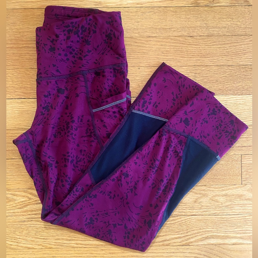 Athleta XS maroon floral capri leggings w pockets